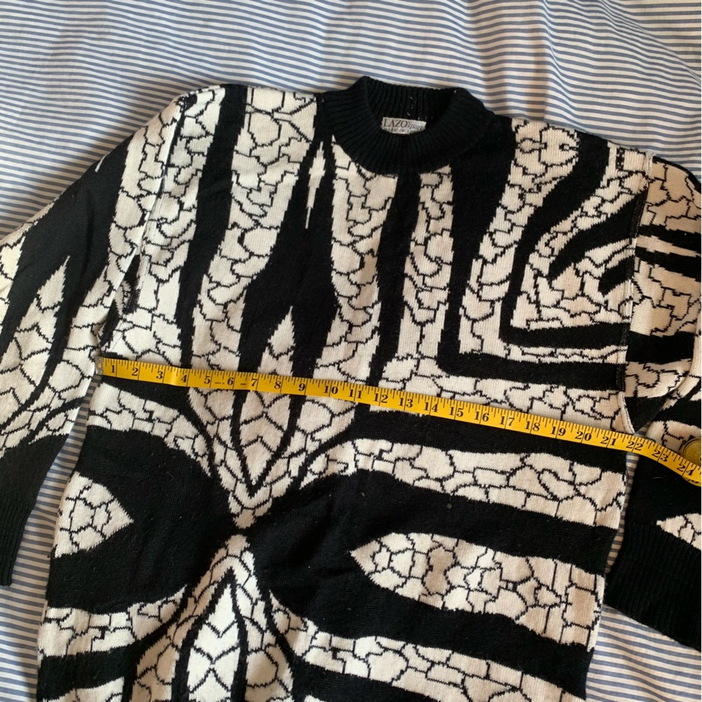Vintage 80s Italian Graphic Knit Sweater Black and White - Picture 5 of 5